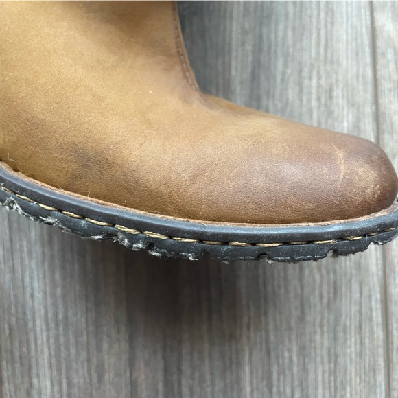 BORN Shearling Lined Tan Leather Heeled Boots | 37 - Picture 5 of 11